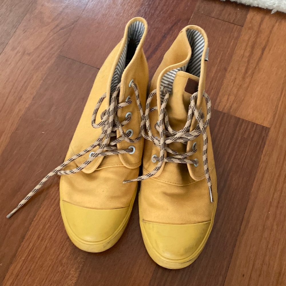 Mustard yellow high top sneakers from bangs size 9.5